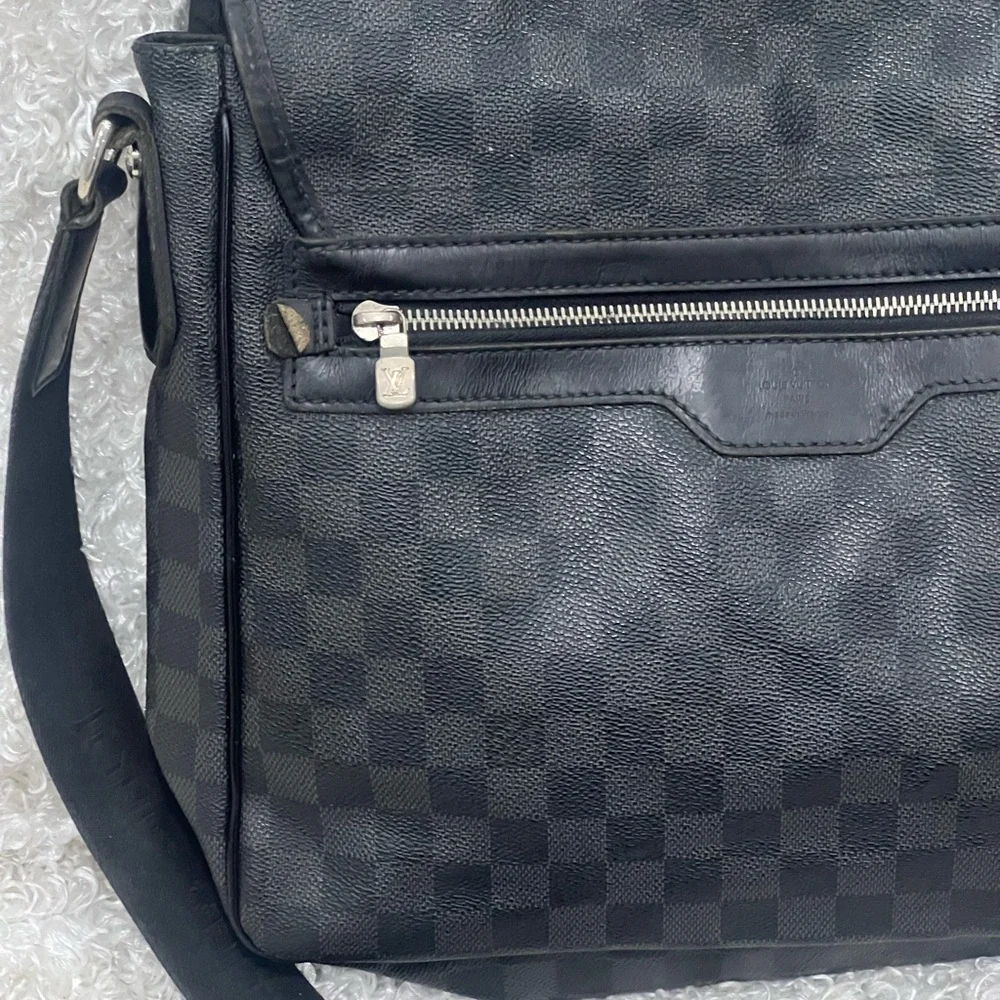 Louis Vuitton Damier Graphite Canvas Daniel MM Mesenger Bag